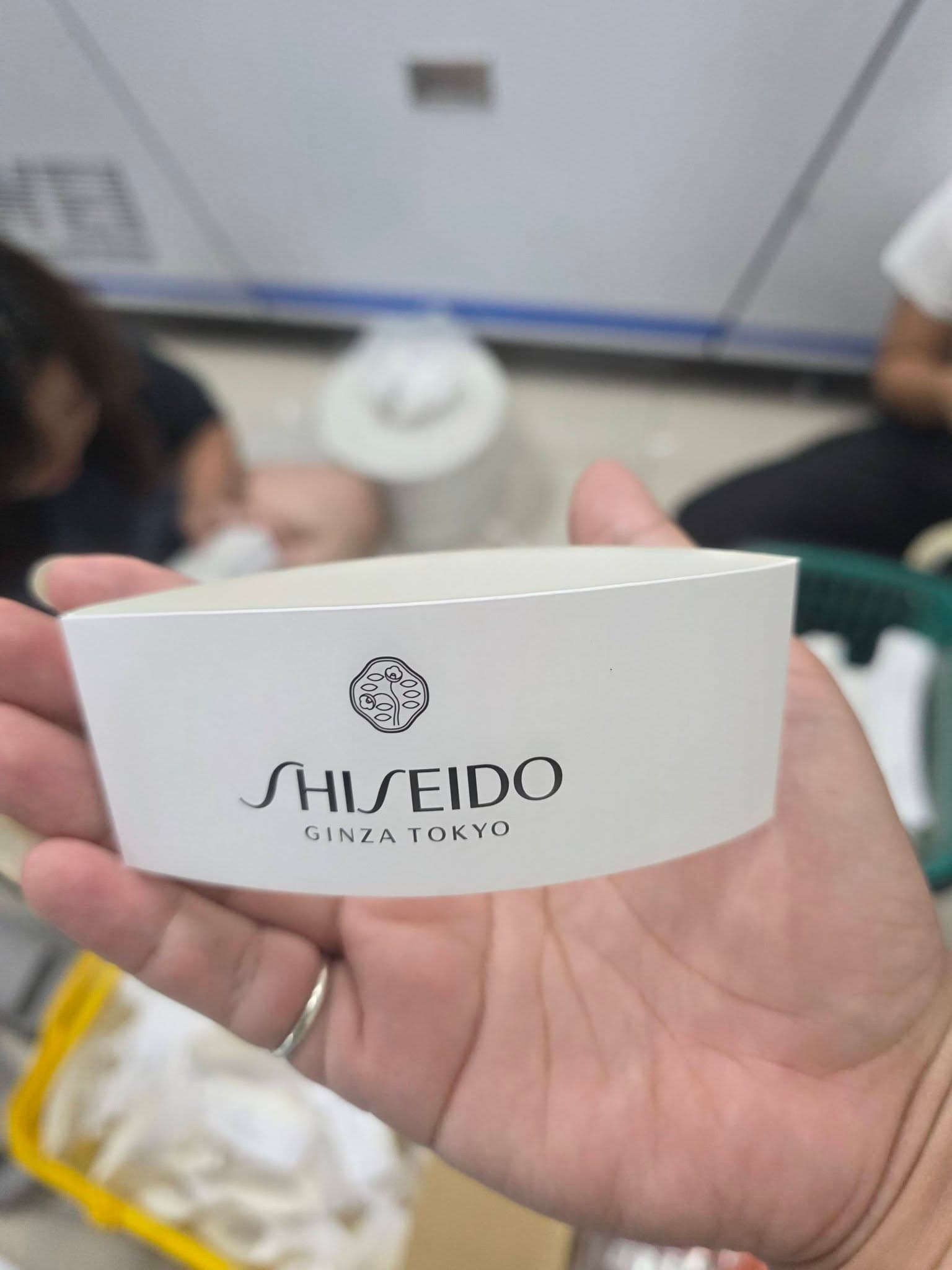 ปลอกกระดาษสวมบรรจุภัณฑ์ (Packaging Sleeve) แบรนด์ SHISEIDO พิมพ์โลโก้คมชัดระดับพรีเมียม