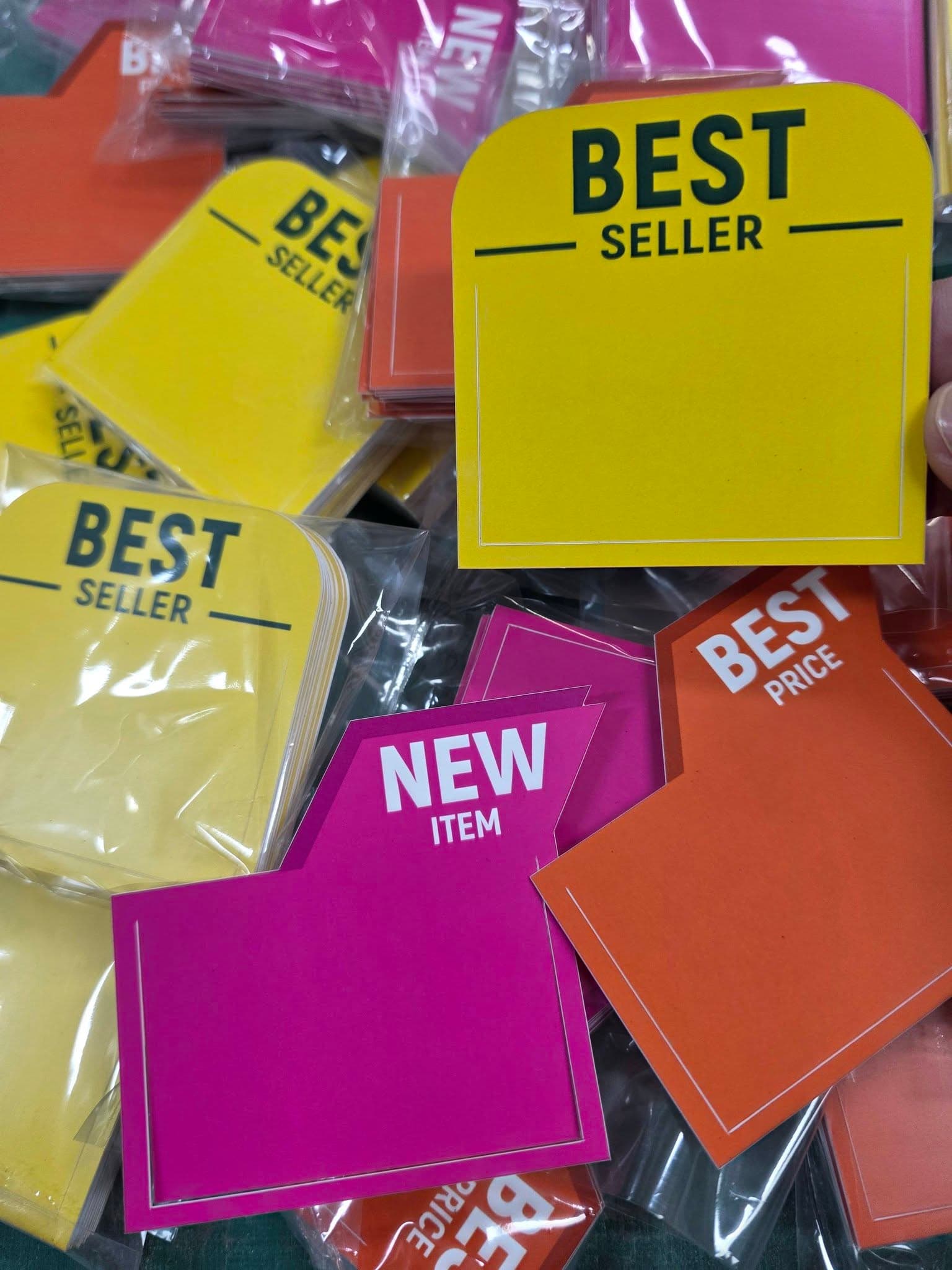 งานผลิตป้ายโปรโมชันติดชั้นวางสินค้า (Shelf Talker / POP Tag) ไดคัทตามรูปทรง